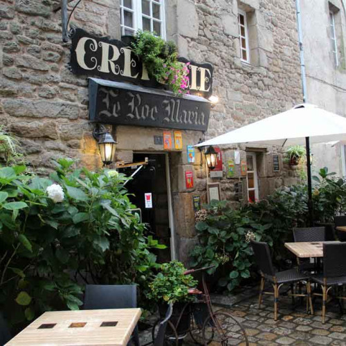 A l'abri des remparts