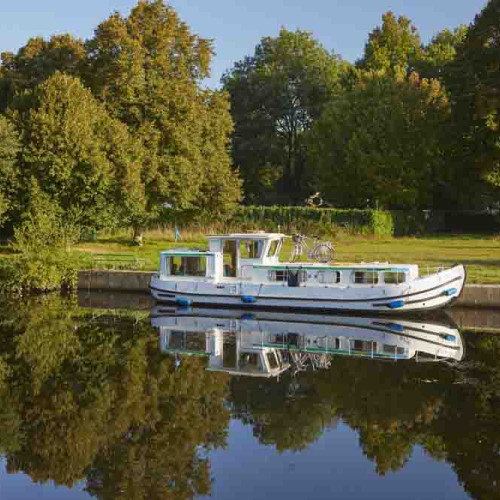 Slow péniche sur le canal